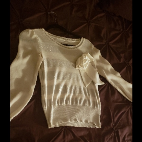 White w/silver sweater, bow front. - Picture 2 of 3